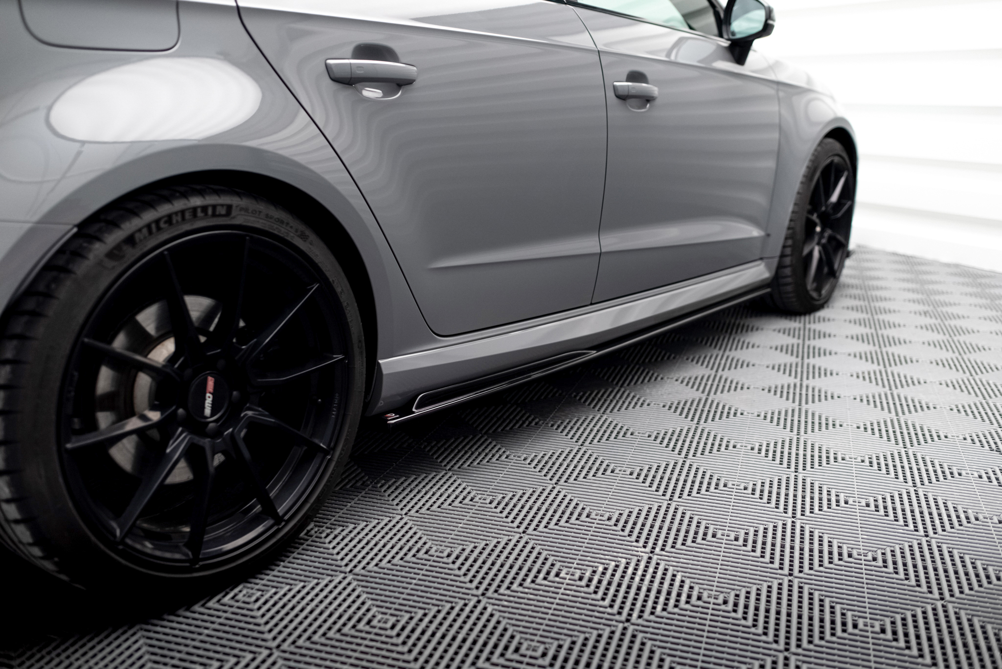 Street+ Seitenschweller Leisten V.2 passend für Audi RS3 8V Sportback FL schwarz Hochglanz