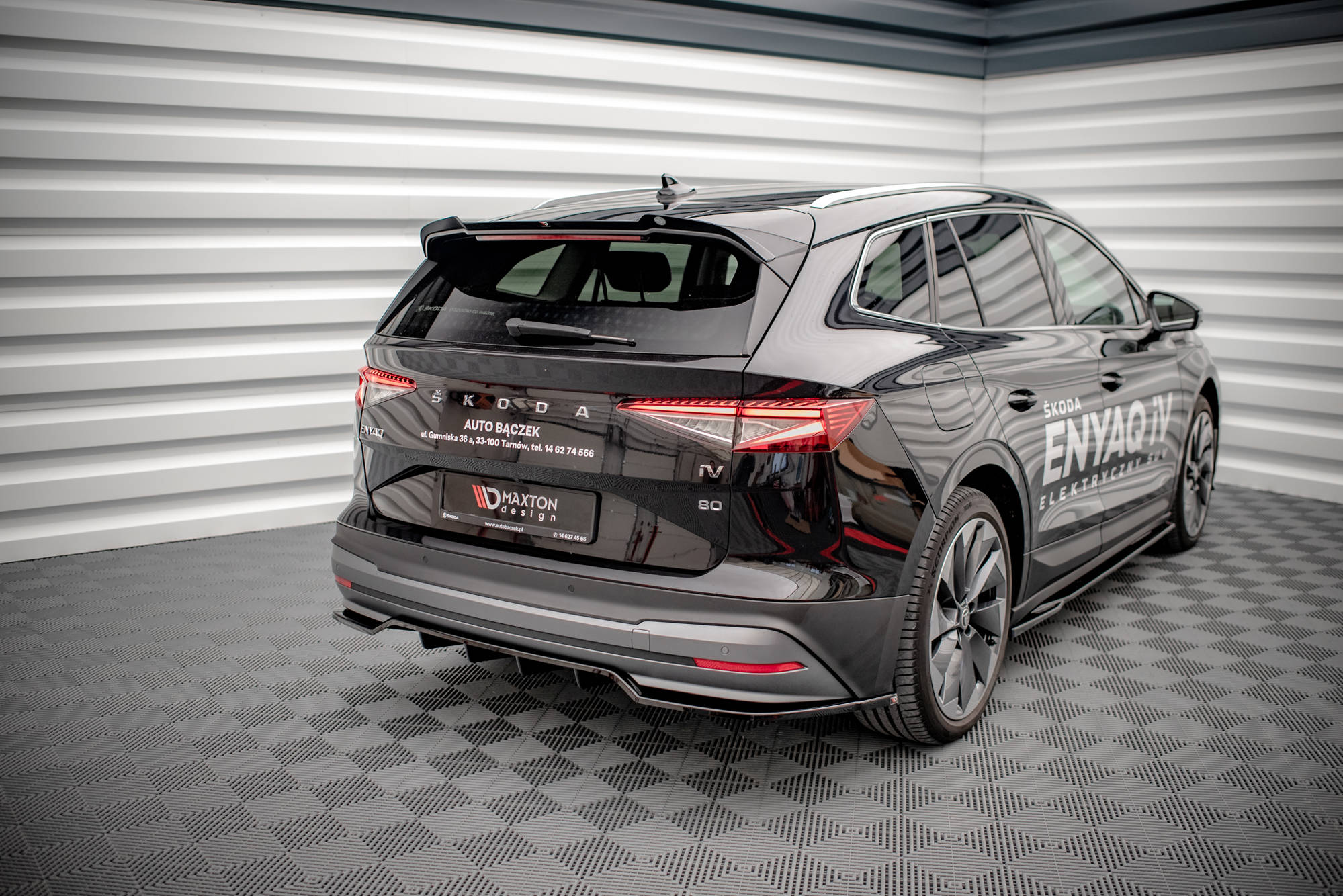 Street+ Mittlerer Diffusor RACE Heck Ansatz passend für Skoda Enyaq iV schwarz Hochglanz