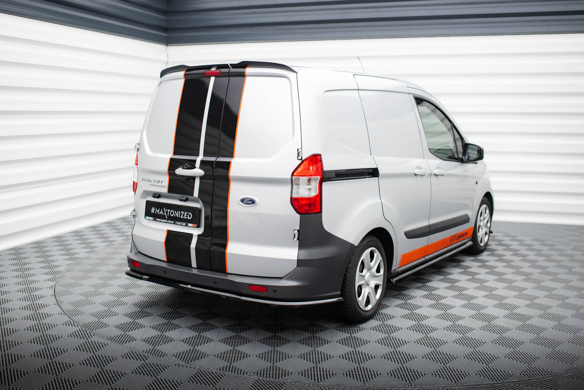Street+ Mittlerer Diffusor Heck Ansatz passend für Ford Transit Courier Mk1 schwarz Hochglanz
