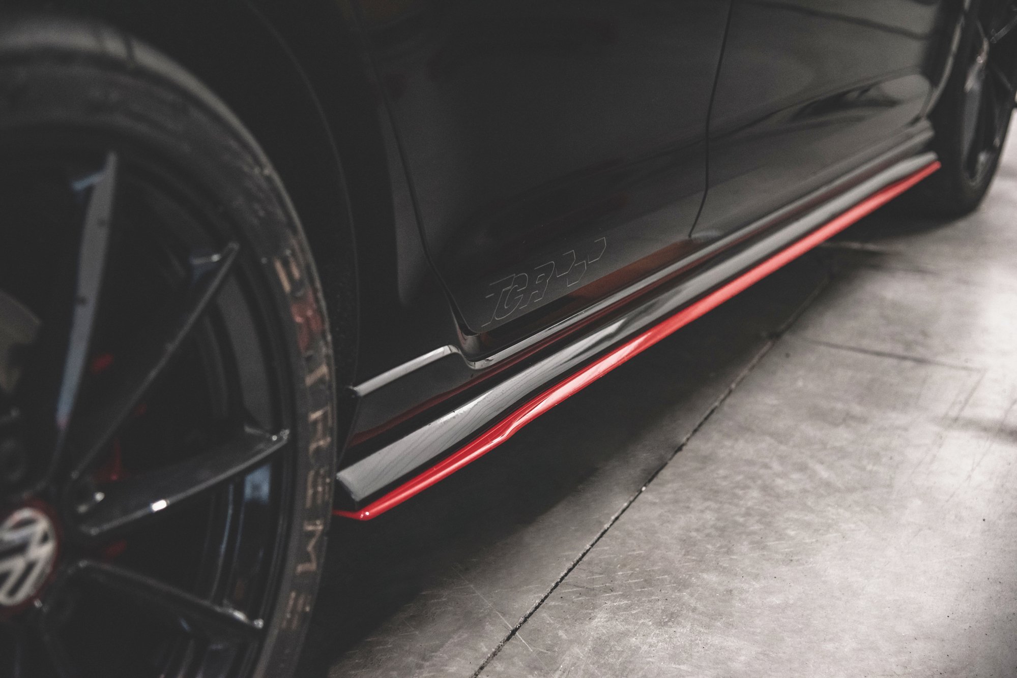 Street+ Seitenschweller Leisten passend für VW Golf 7 GTI TCR rot Hochglanz