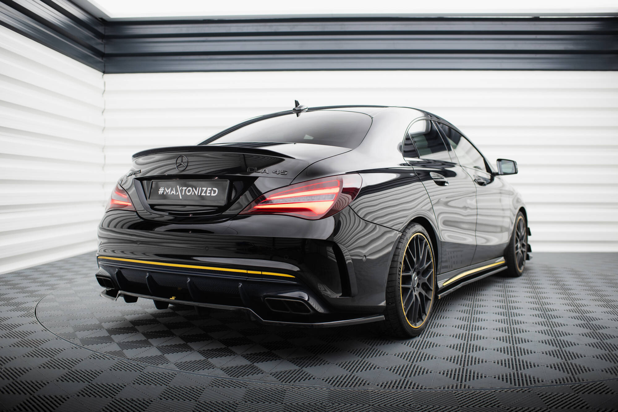 Street+ Mittlerer Diffusor RACE Heck Ansatz passend für Mercedes-AMG CLA 45 C117 FL schwarz Hochglanz