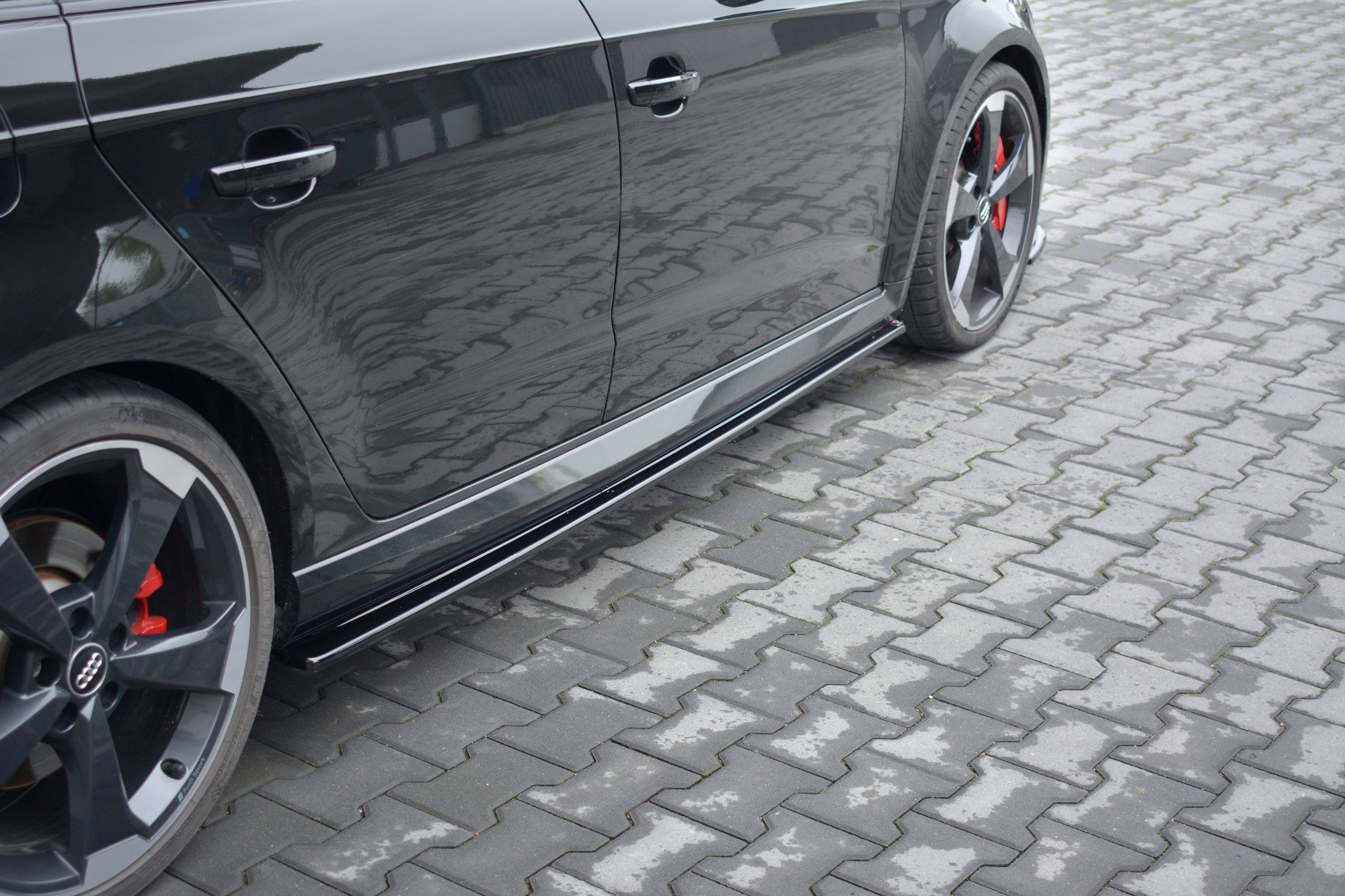 Seitenschweller Ansatz für Audi RS3 Sportback 8V Facelift schwarz Hochglanz
