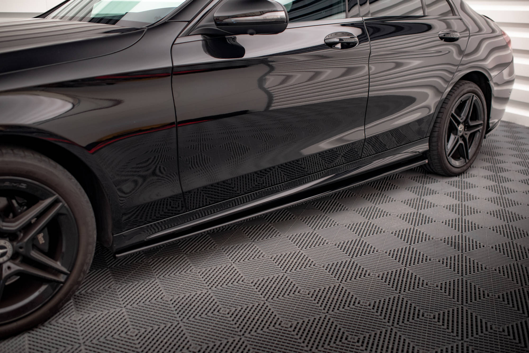 Street+ Seitenschweller Leisten passend für Mercedes C43 / C AMG-Line Limousine / Kombi W205 / S205 FL schwarz Hochglanz