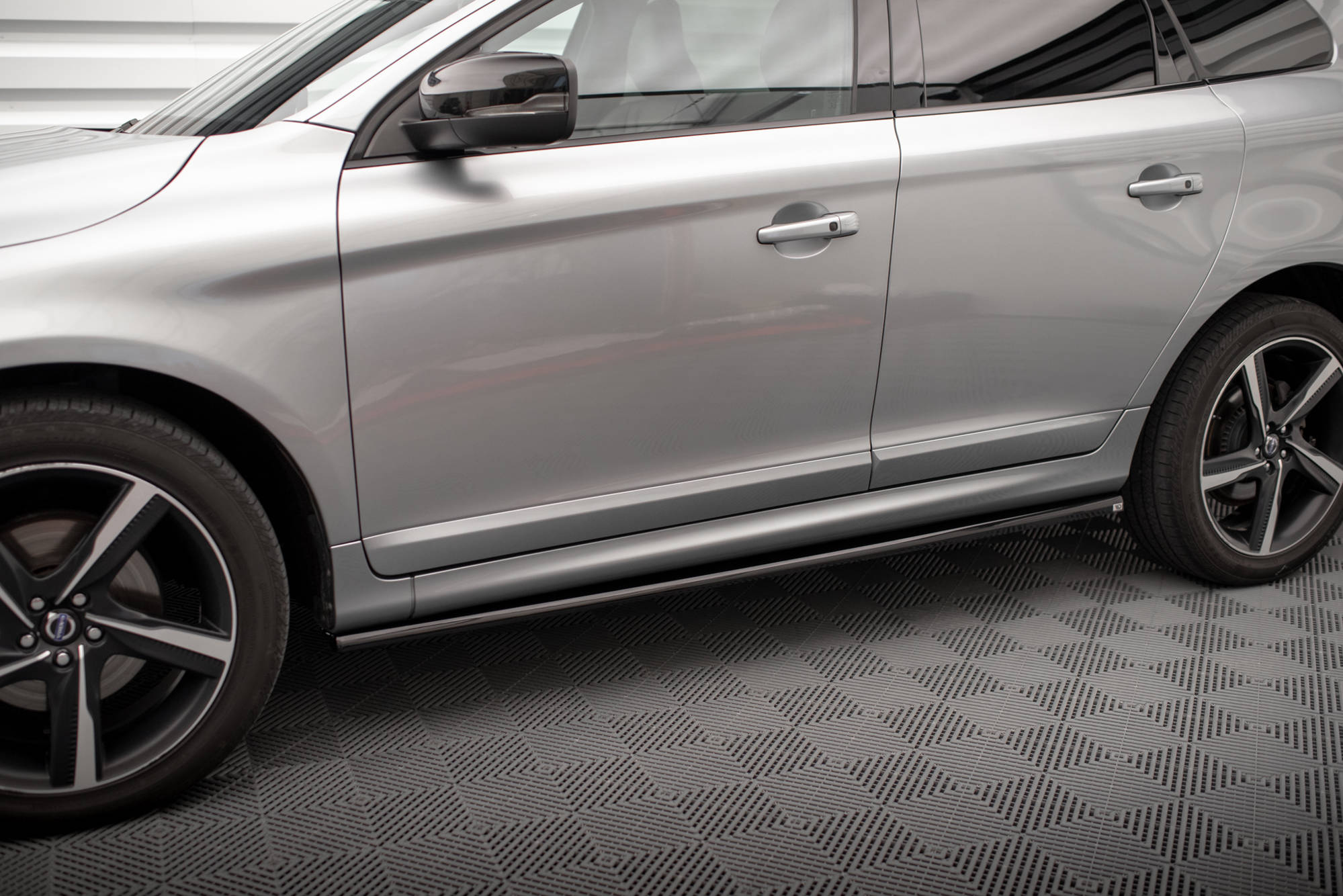 Street+ Seitenschweller Leisten passend für Volvo XC60 Mk1 FL schwarz Hochglanz