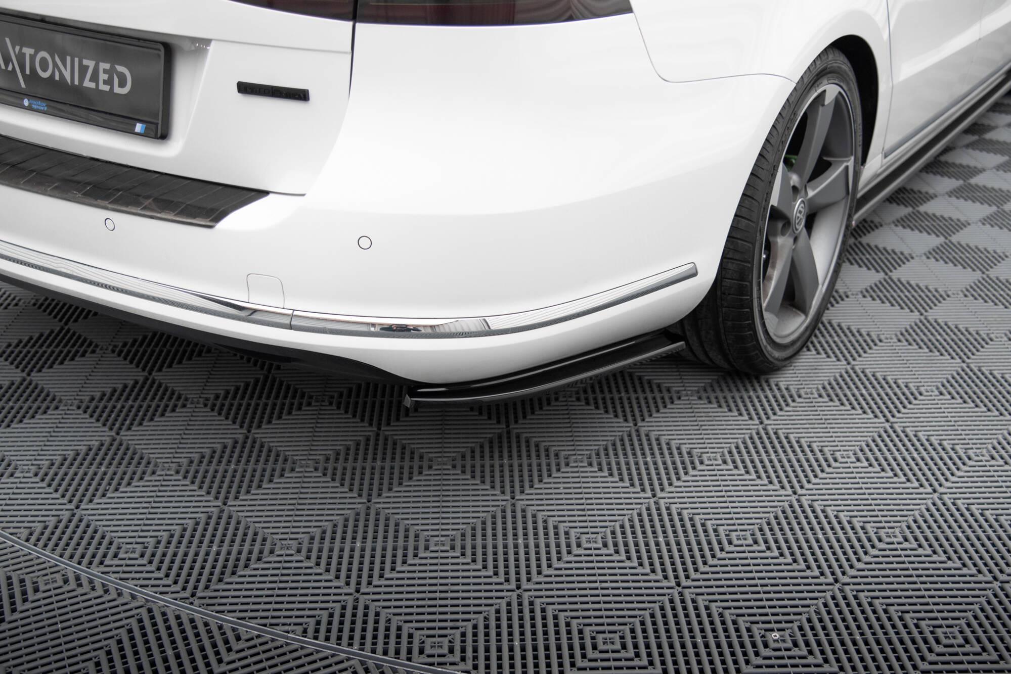 Street+ Heck Ansatz Flaps passend für VW Passat Variant B7 schwarz Hochglanz
