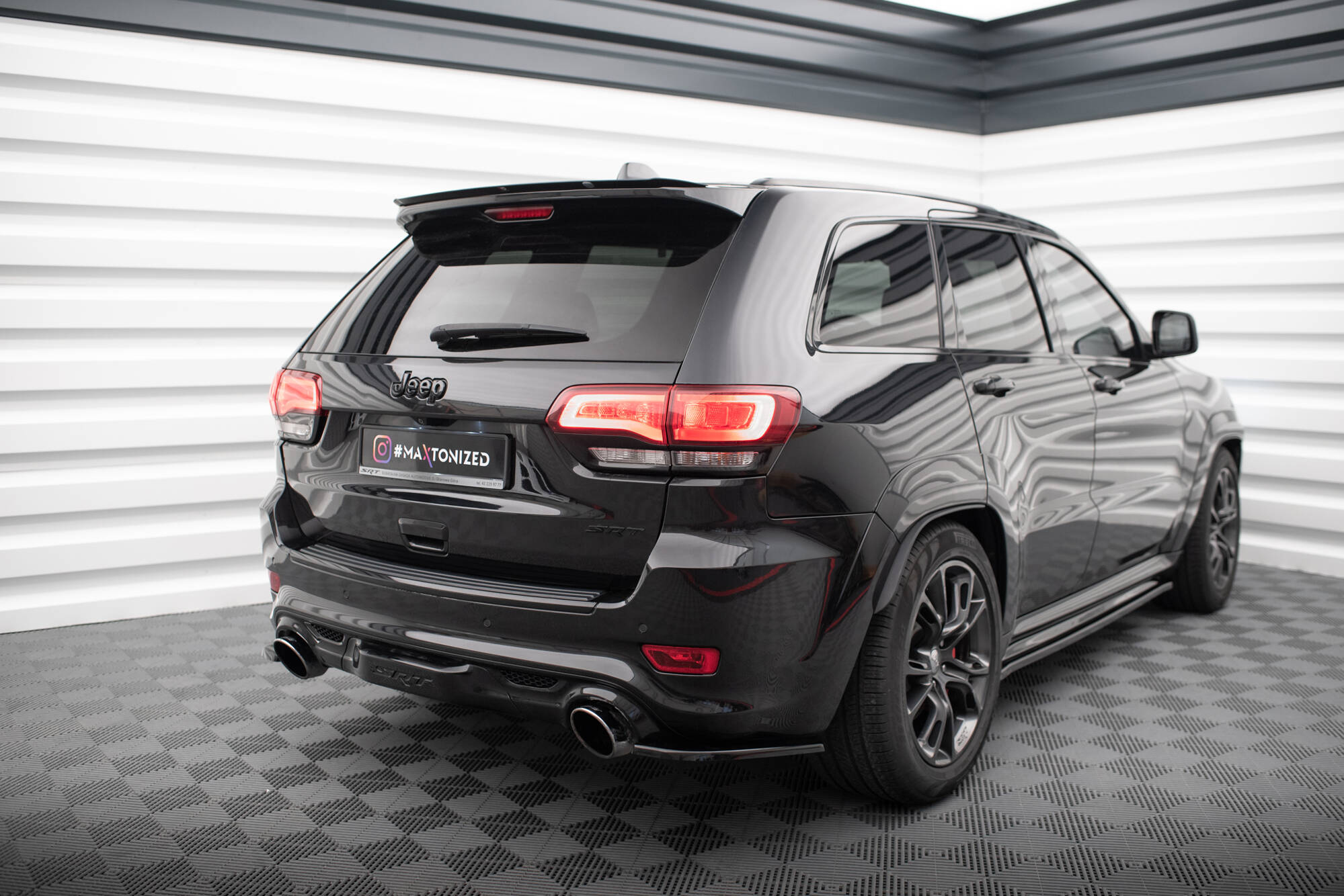 Street+ Heck Ansatz Flaps passend für Jeep Grand Cherokee SRT WK2 FL schwarz Hochglanz