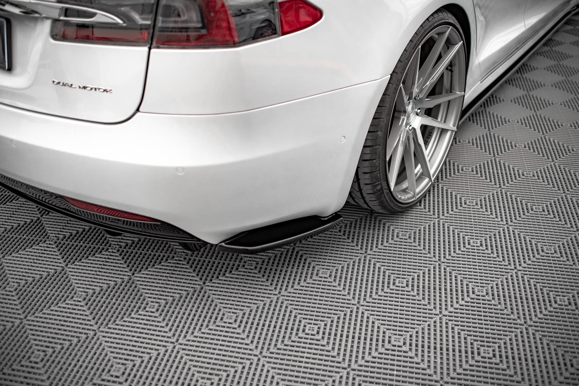 Diffusor Flaps passend für Tesla Model S FL schwarz Hochglanz