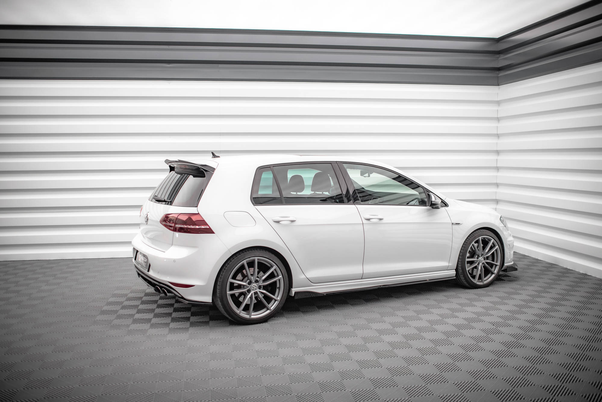 Street+ Seitenschweller Leisten V.2 passend für VW Golf R / R-Line Mk7 schwarz Hochglanz