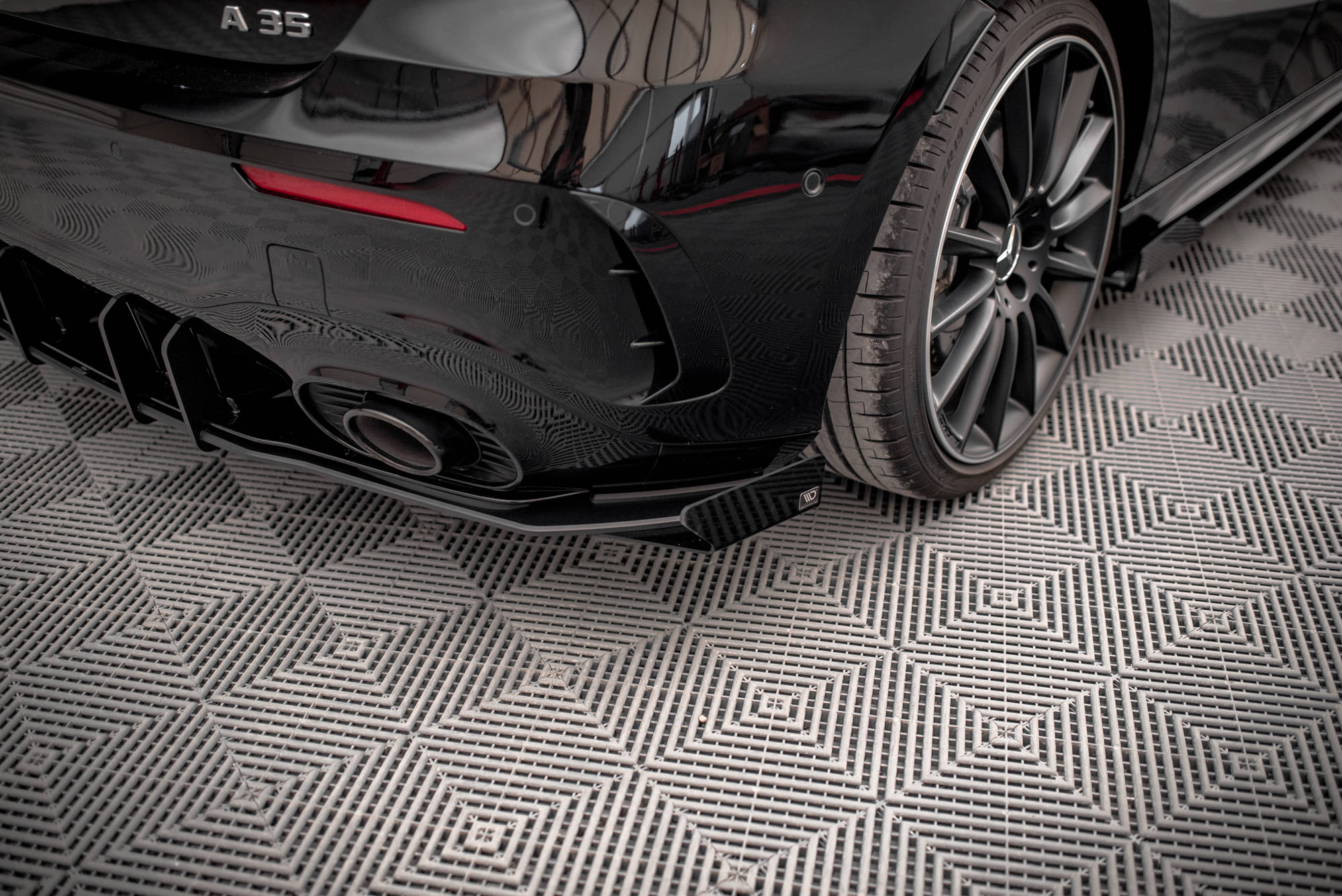 Hintere Seiten Flaps passend für Mercedes A35 AMG Hatchback Aero Pack W177 schwarz Hochglanz