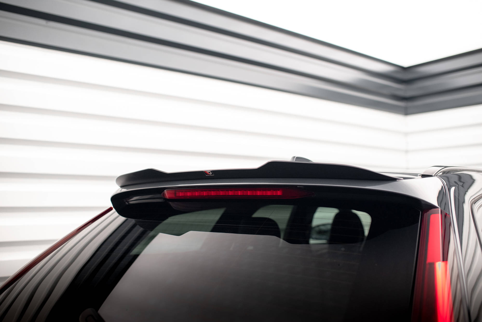 Heck Spoiler Aufsatz Abrisskante passend für Volvo V90 R-Design Mk2 schwarz Hochglanz