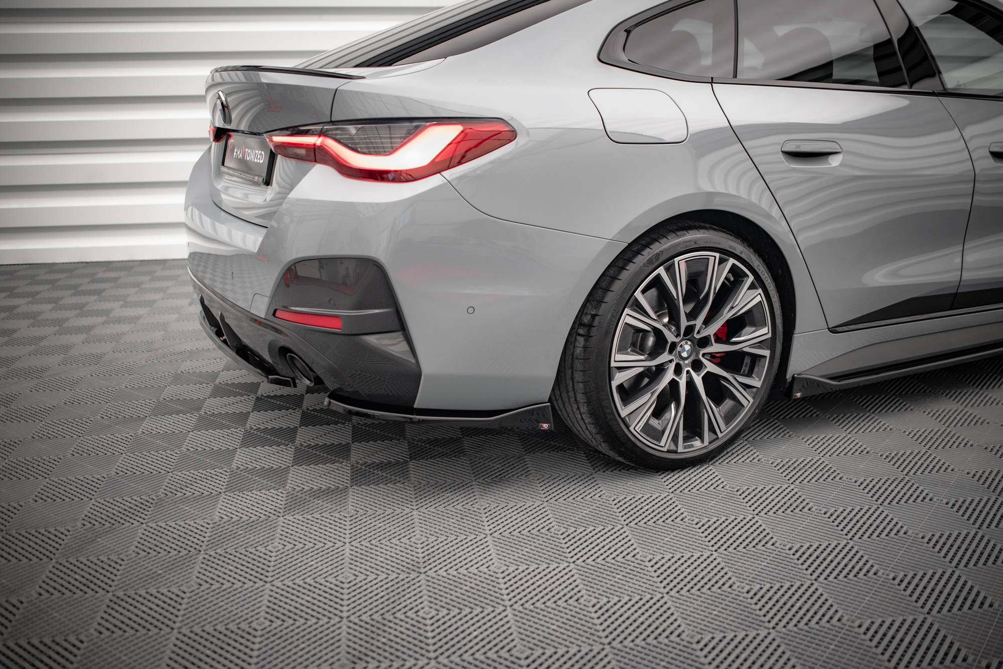 Street+ Heck Ansatz Flaps V.2 passend für BMW 4er Gran Coupe M-Paket G26 schwarz Hochglanz