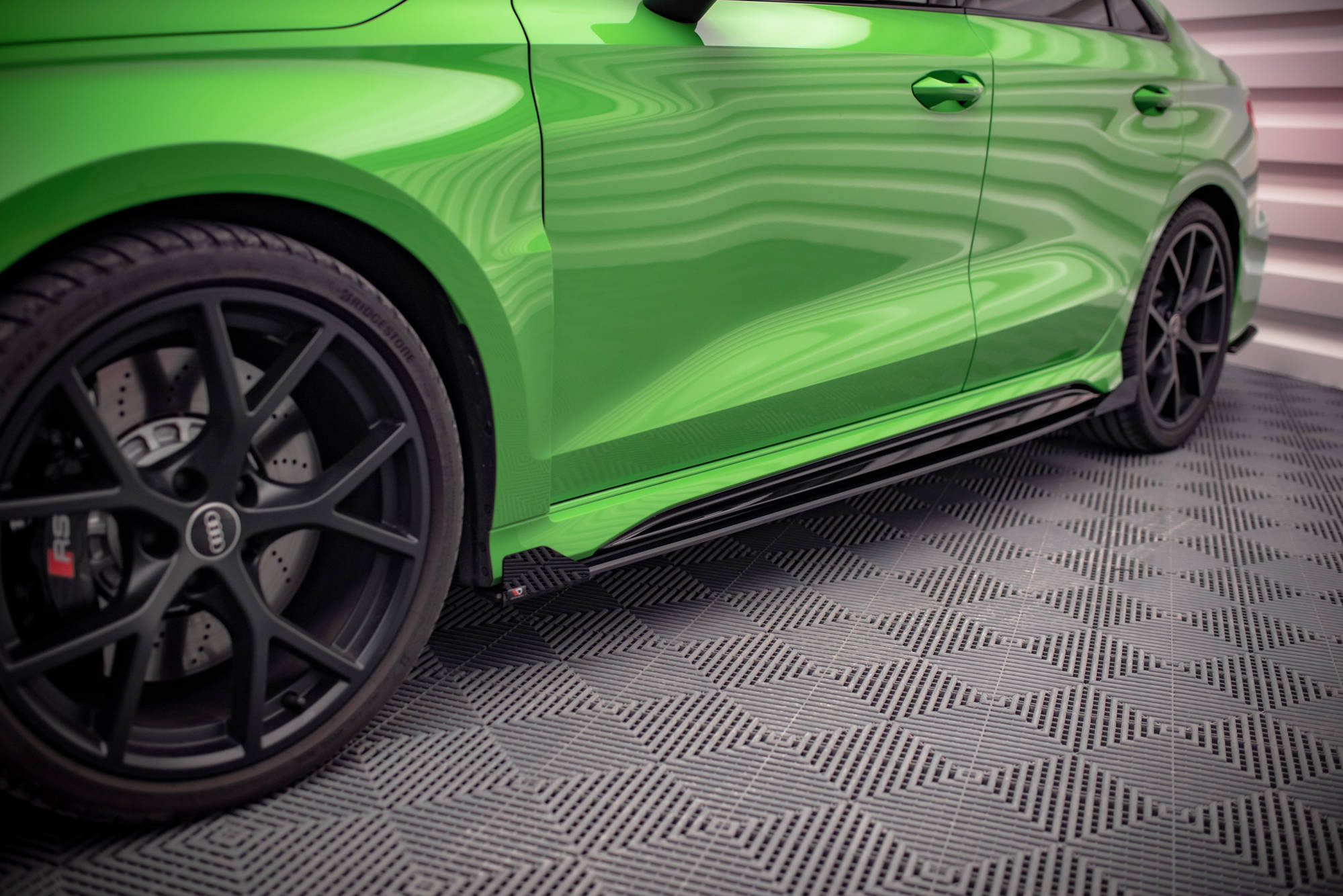 Street Pro Seitenschweller Leisten + Flaps passend für Audi RS3 Limousine 8Y schwarz Hochglanz