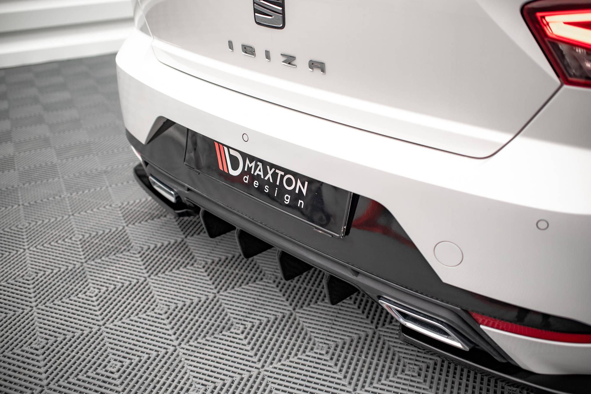 Street+ Heck Ansatz Diffusor passend für Seat Ibiza FR/ Standard Mk5 schwarz Hochglanz