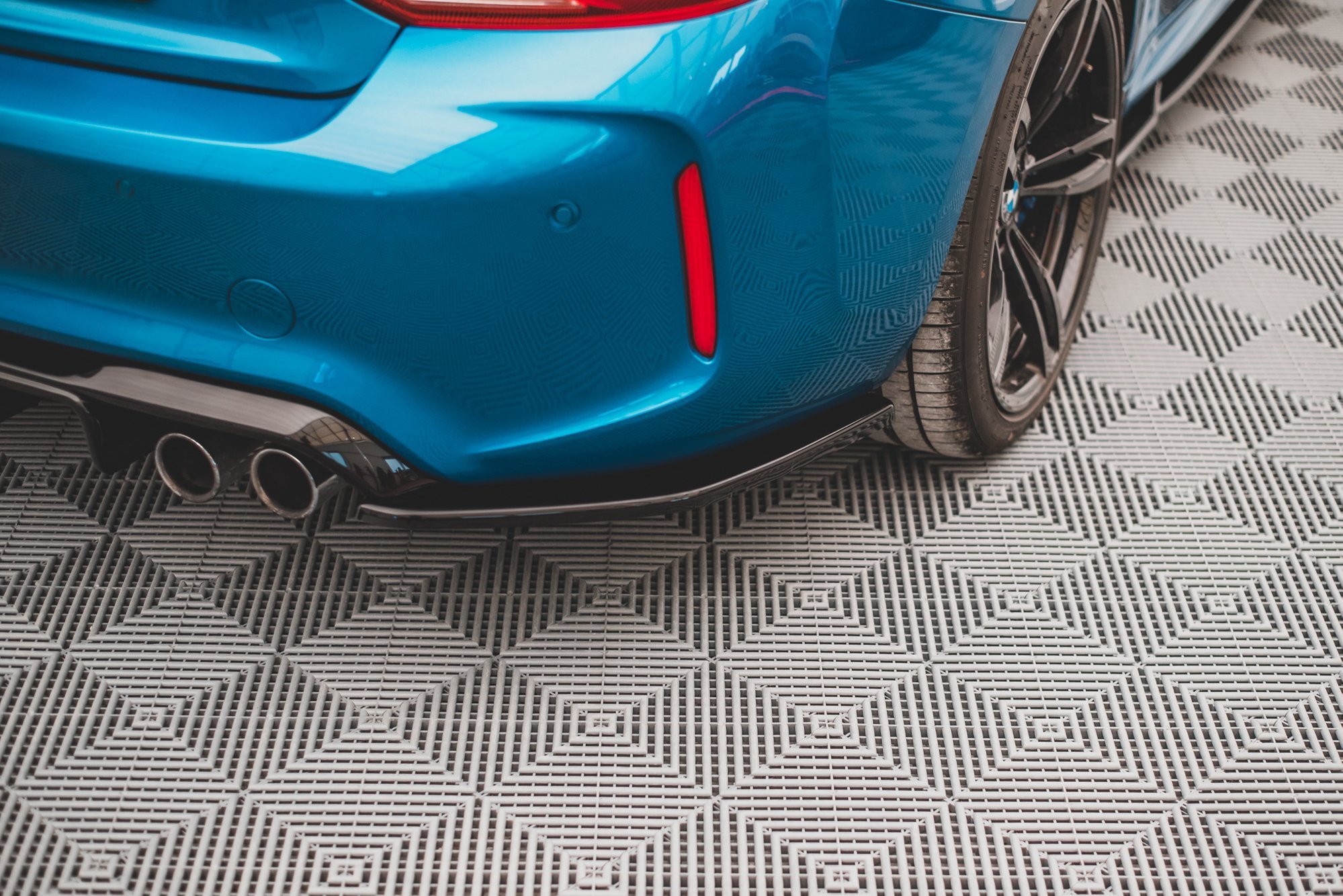 Street+ Heck Ansatz Flaps V.3 passend für BMW M2 F87 schwarz Hochglanz