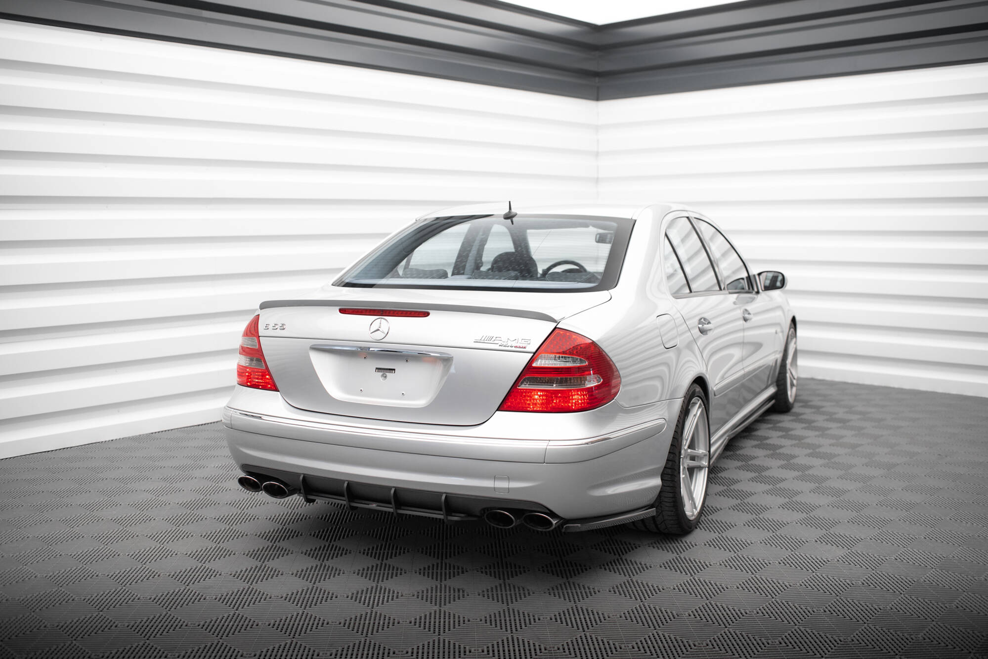 Street Pro Heckschürze Heck Ansatz Diffusor passend für Mercedes E 55 AMG W211