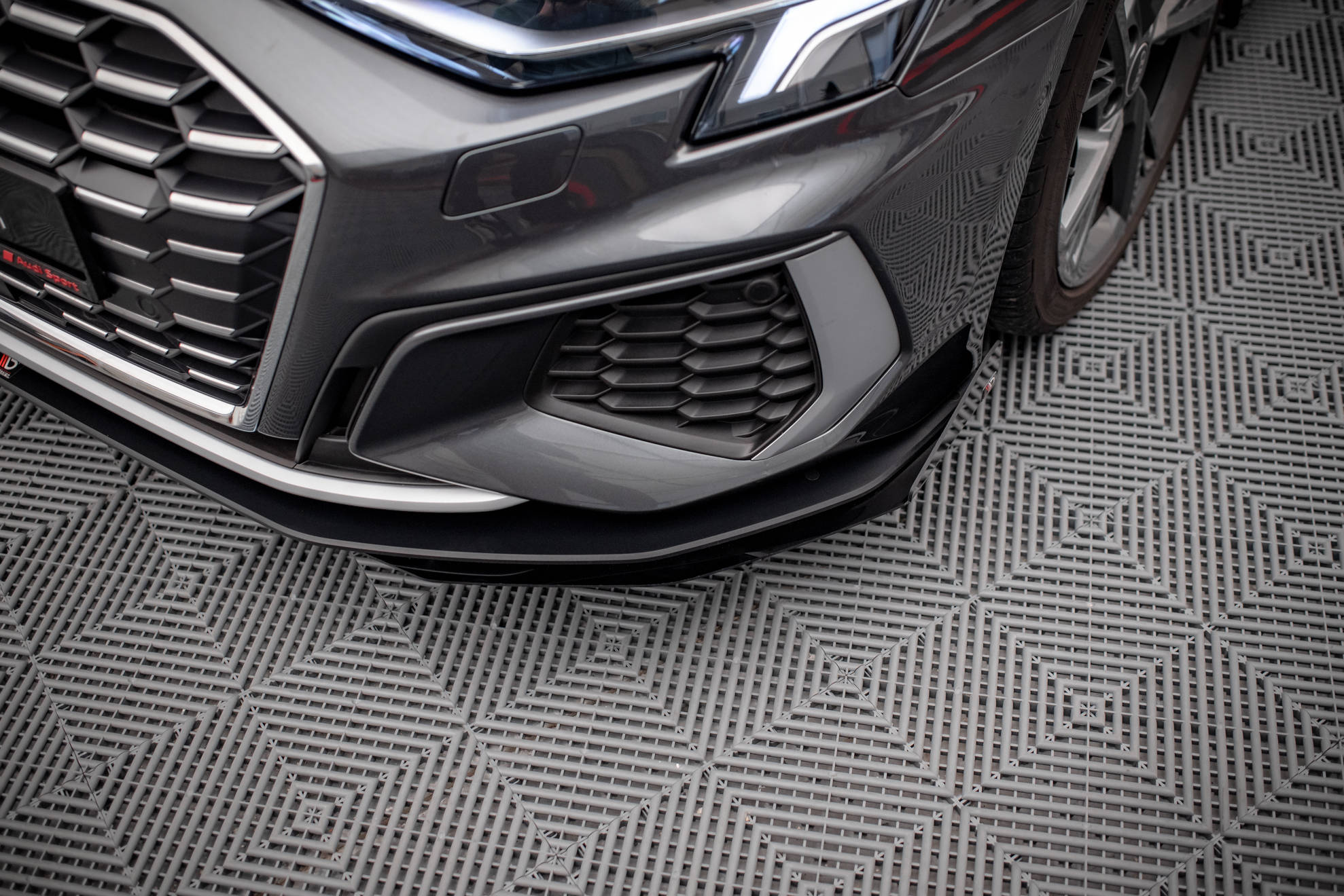 Front Stoßstange Flaps passend für Audi S3/A3 S-Line 8Y schwarz Hochglanz
