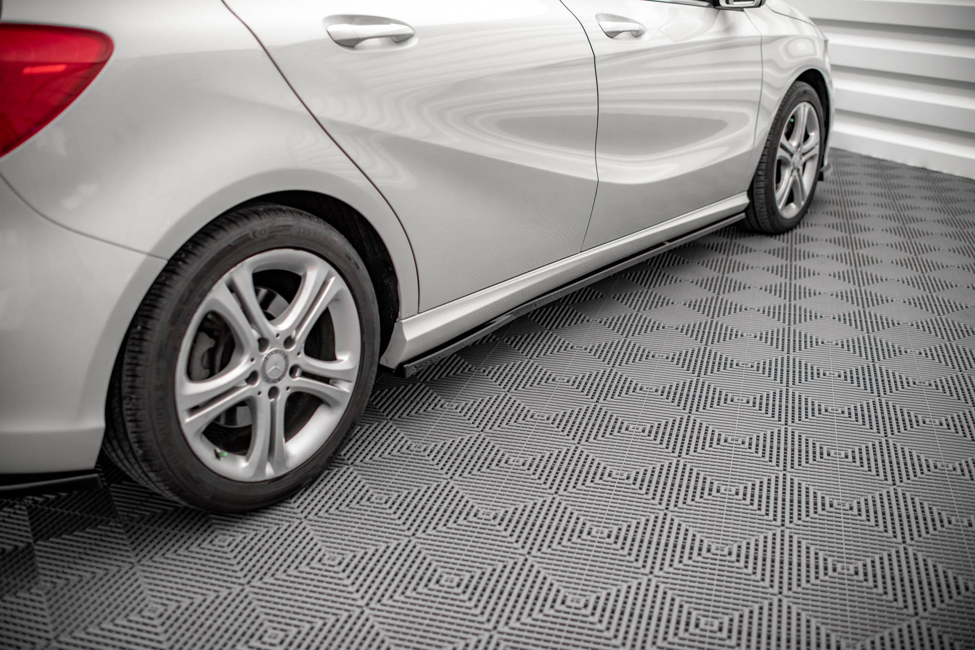 Street+ Seitenschweller Leisten V.2 passend für Mercedes A W176 schwarz Hochglanz