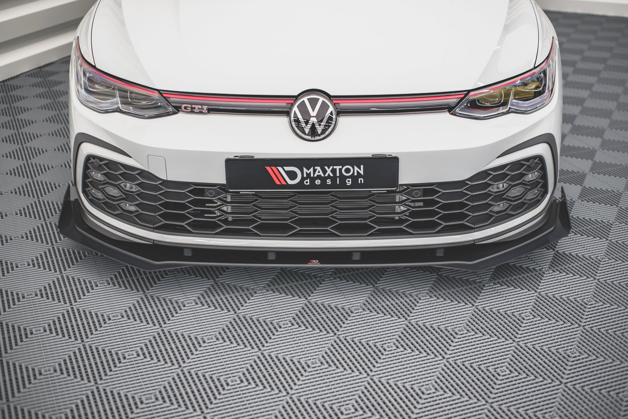 Street Pro Spoilerlippe Front Ansatz + Flaps passend für VW Golf GTI / GTE / GTD / R-Line Mk8 schwarz Hochglanz