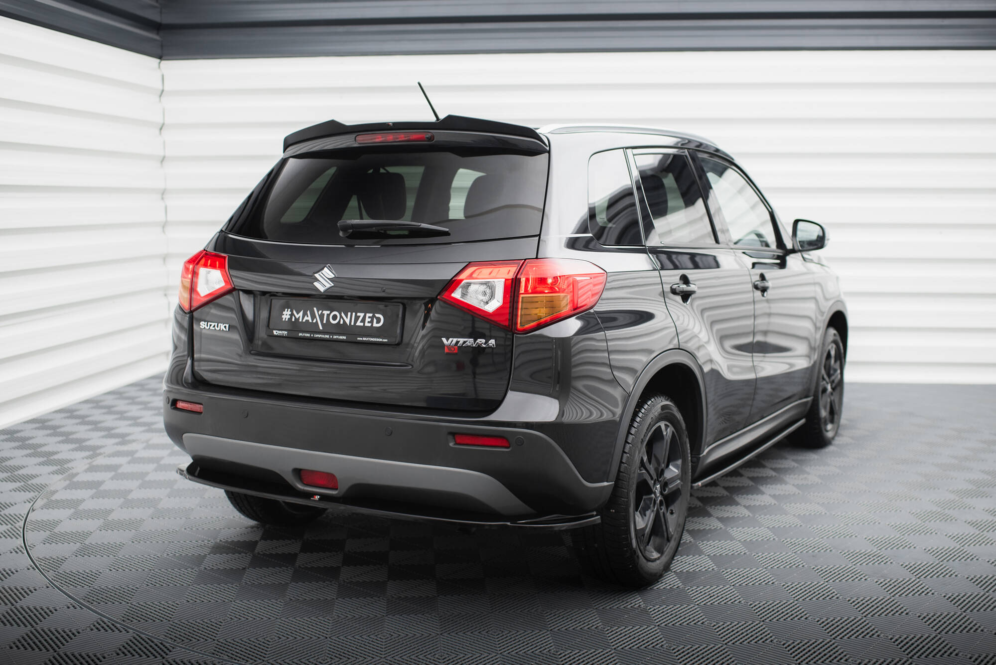 Heck Spoiler Aufsatz Abrisskante passend für Suzuki Vitara S Mk2 schwarz Hochglanz