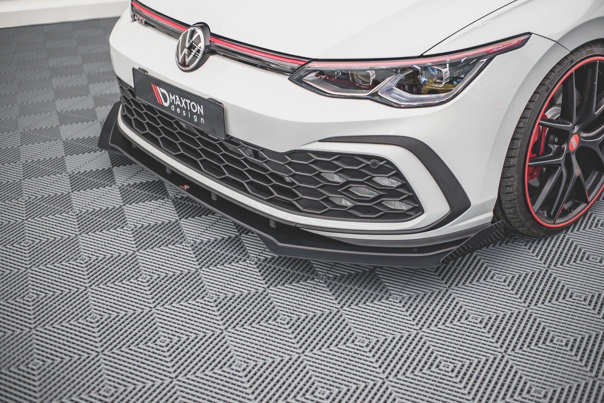 Street Pro Spoilerlippe Front Ansatz passend für VW Golf 8 GTI rot+ Hochglanz Flaps