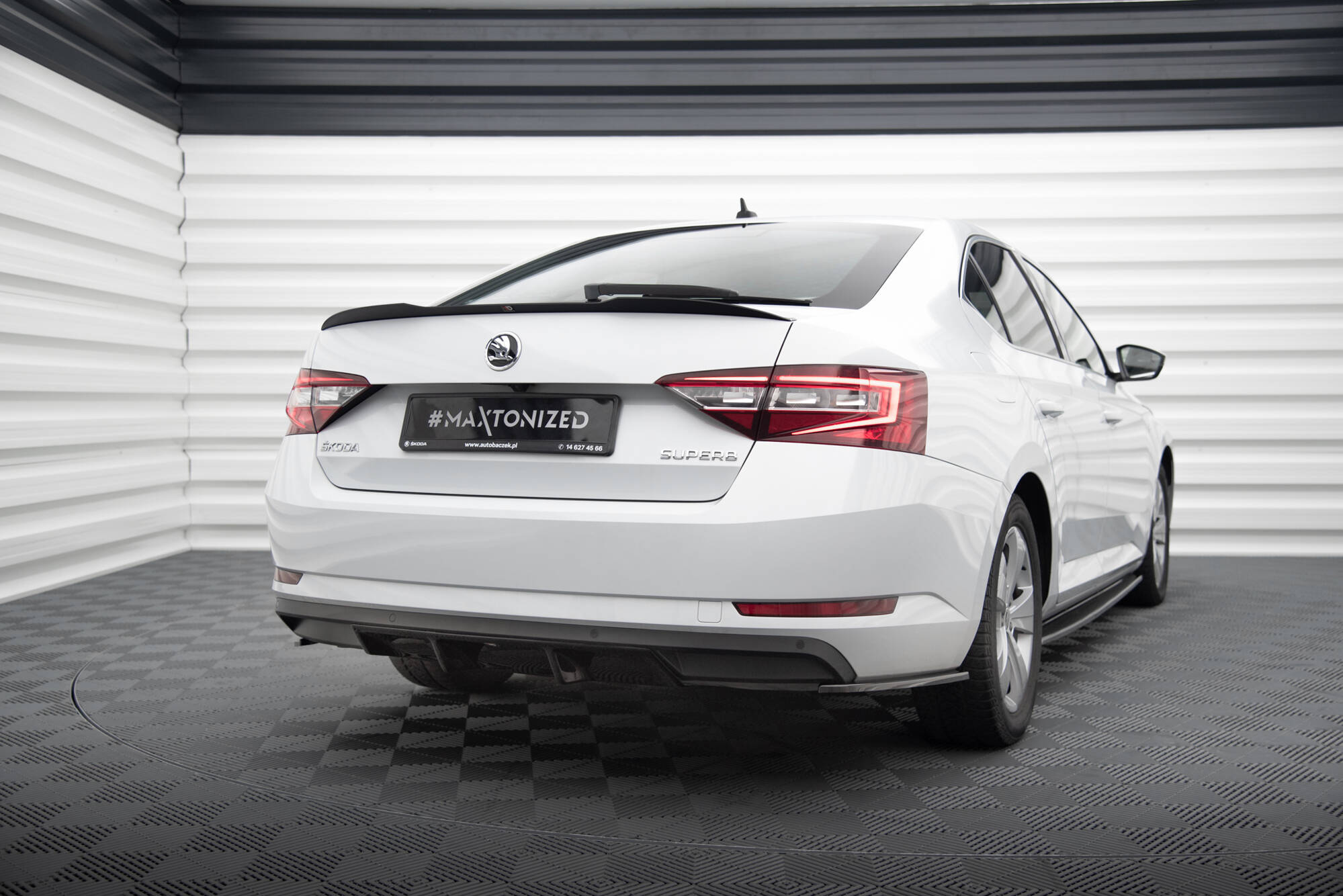 Spoiler CAP V.2 für Skoda Superb Liftback Mk3 / Mk3 Facelift schwarz Hochglanz