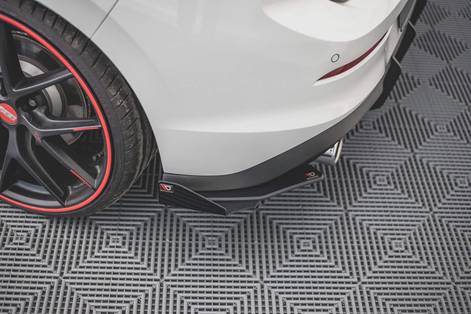 Street Pro Heck Ansatz Flaps passend für VW Golf 8 GTI rot+ Hochglanz Flaps