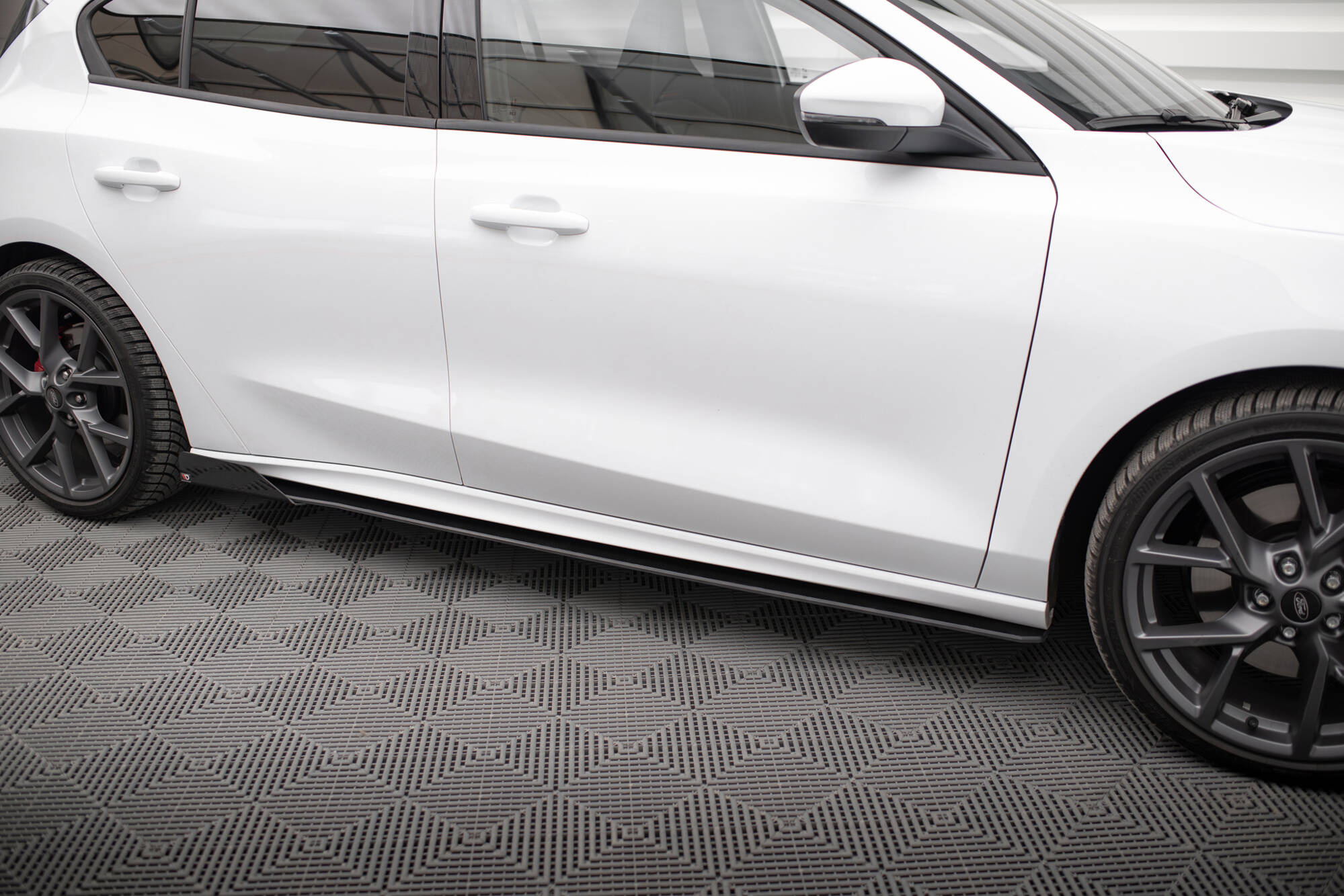 Street Pro Seitenschweller Ansatz + Flaps für Ford Focus ST / ST-Line Mk4 schwarz Hochglanz