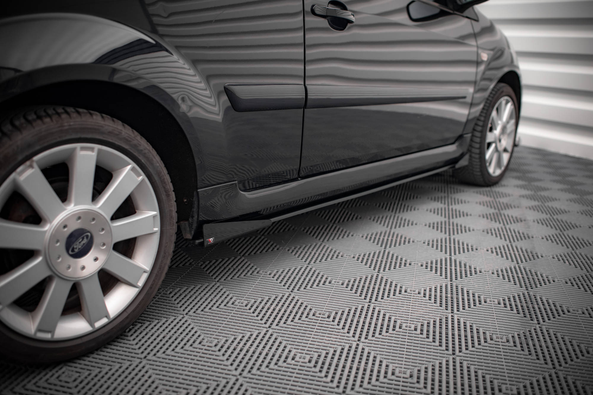 Street Pro Seitenschweller Leisten + Flaps passend für Ford Fiesta ST Mk6 schwarz Hochglanz