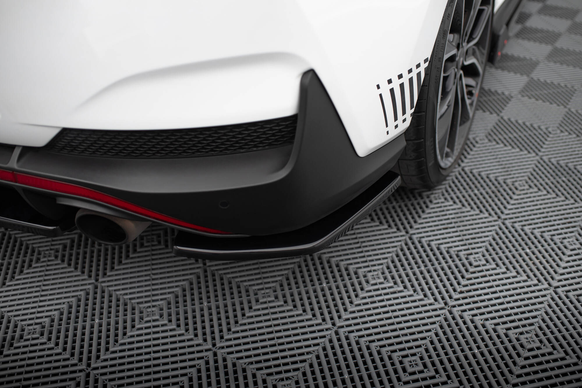 Heck Ansatz Flaps Diffusor für Hyundai I30 N Mk3 Fastback schwarz Hochglanz