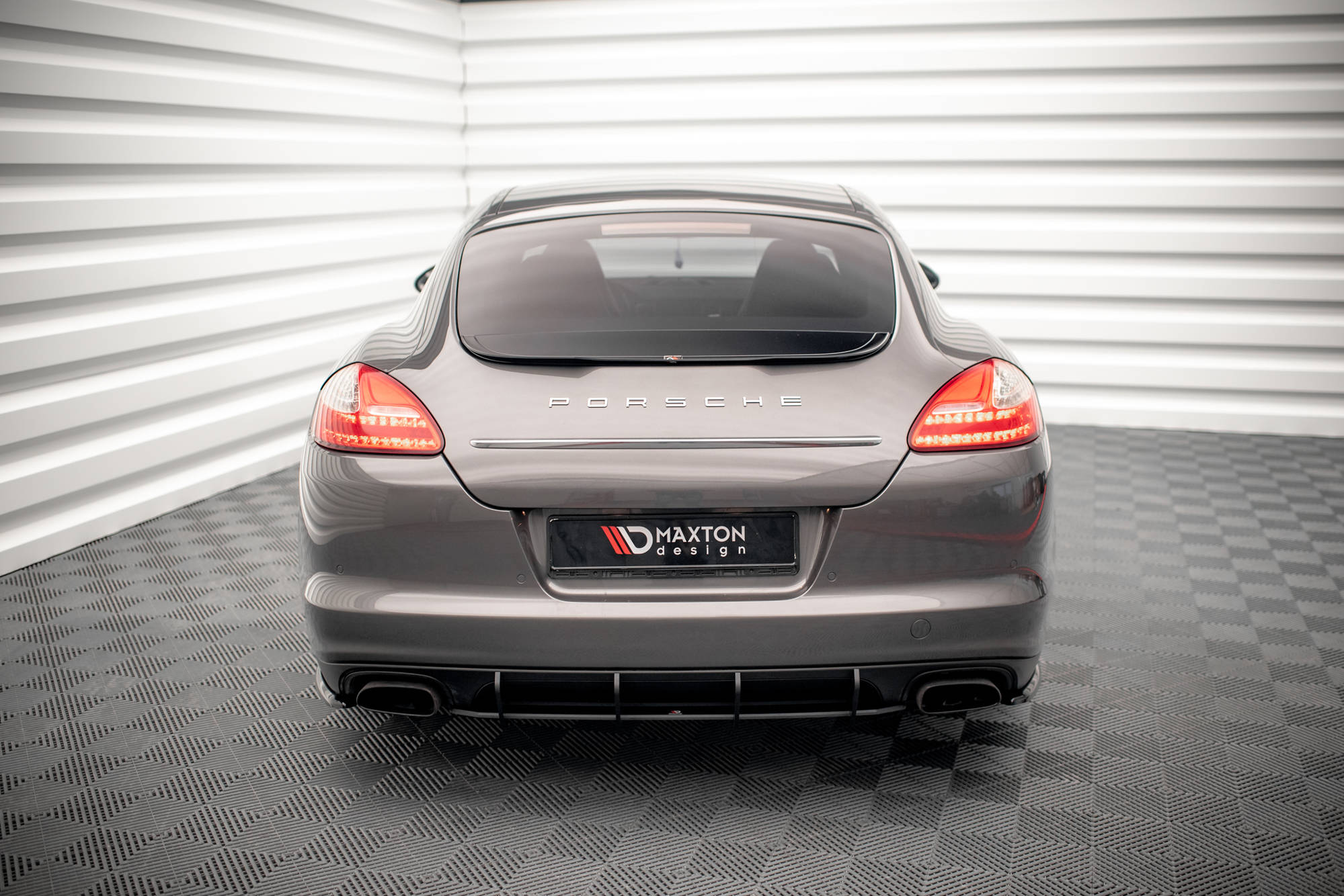 Street Pro Heckschürze Heck Ansatz Diffusor passend für Porsche Panamera / Panamera Diesel 970 schwarz-rot