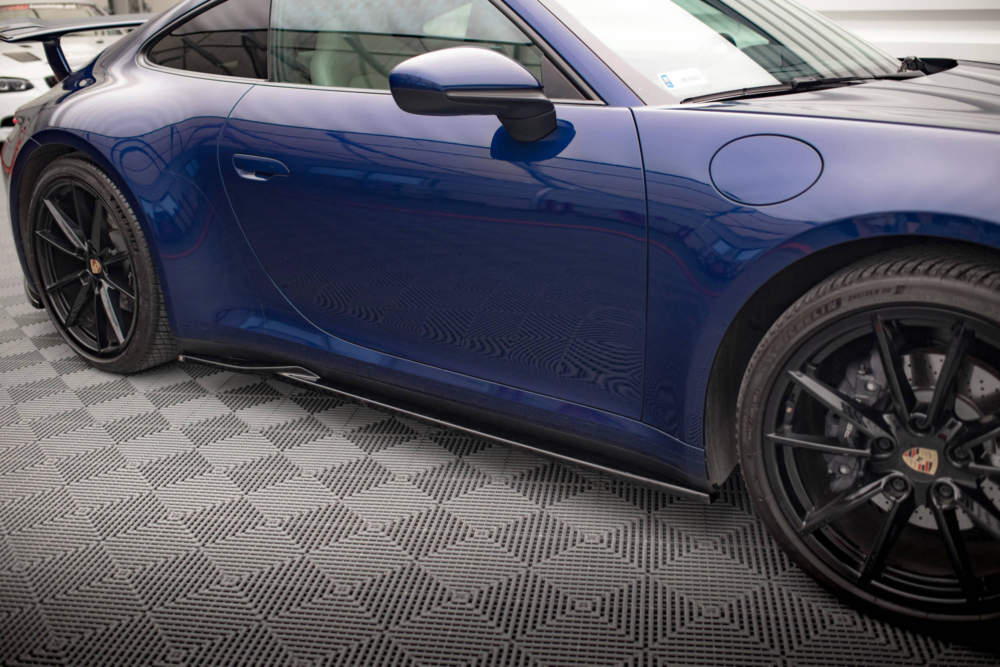 Street+ Seitenschweller Leisten V.1 passend für Porsche 911 Carrera Aero / Carrera GTS 992 schwarz Hochglanz