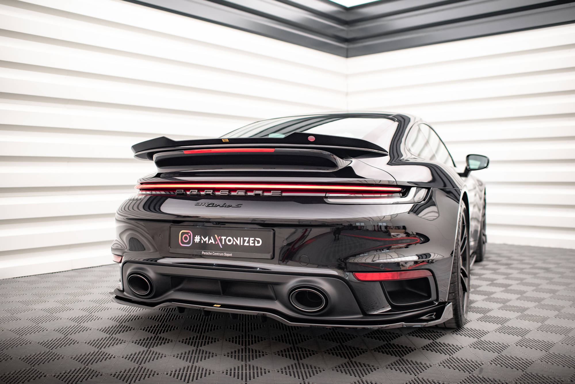 Heck Spoiler Aufsatz Abrisskante passend für Porsche 911 Turbo S 992 schwarz Hochglanz