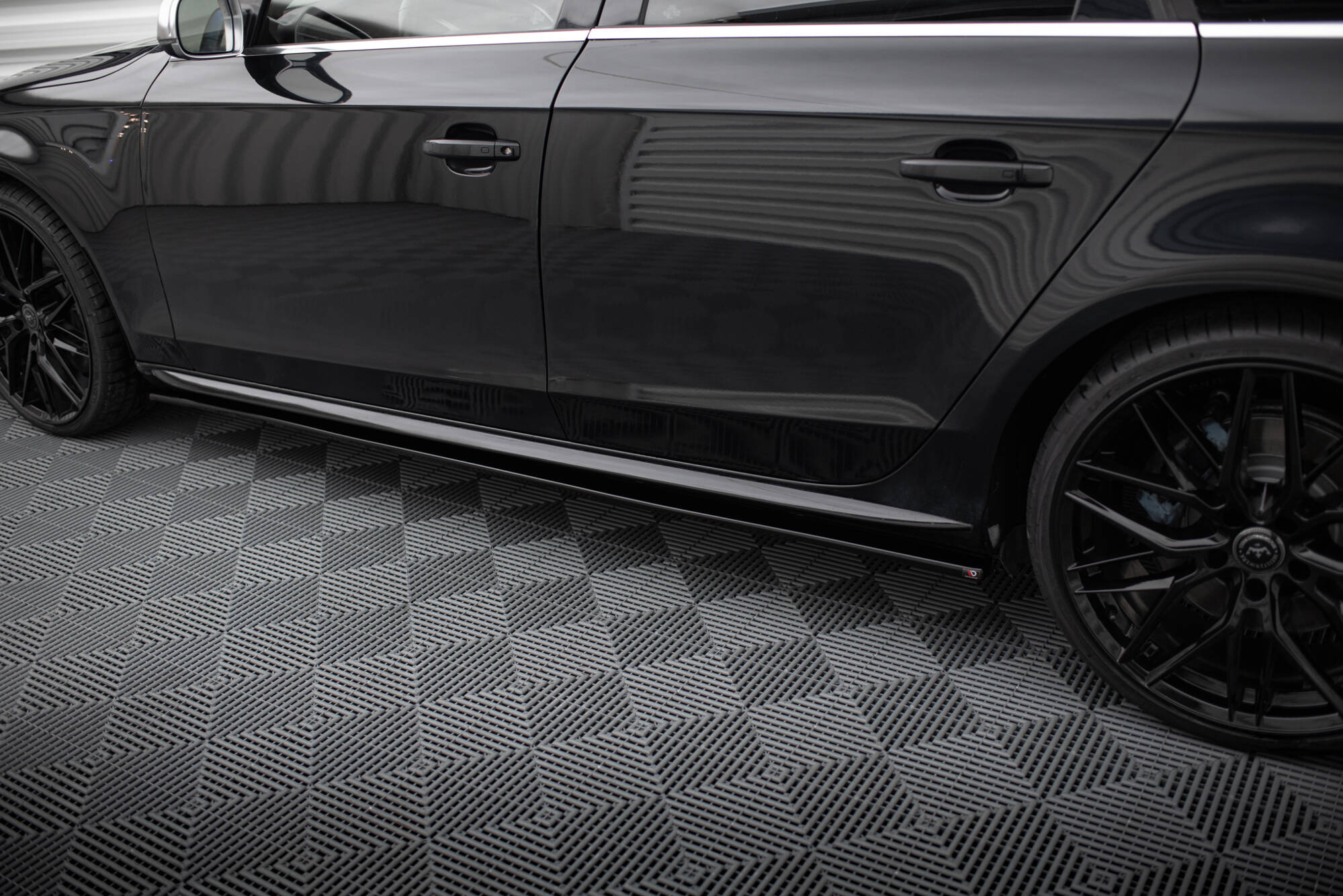 Street+ Seitenschweller Leisten V.1 passend für Audi S4 / A4 / A4 S-Line Limousine / Avant B8 / B8 FL schwarz Hochglanz