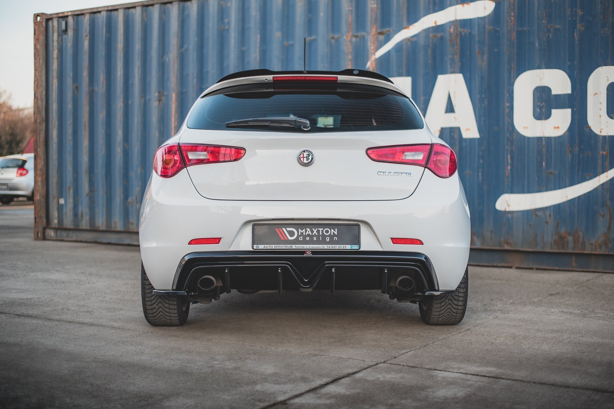 Street+ Heck Ansatz Diffusor passend für Alfa Romeo Giulietta Einzelauspuff li. re. schwarz Hochglanz