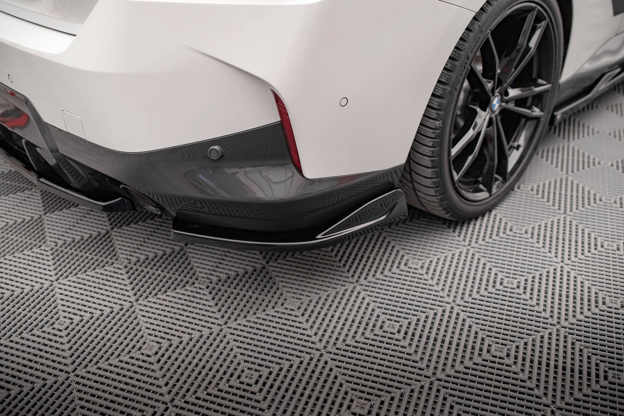 Street+ Heck Ansatz Flaps V.1 passend für BMW 2 Coupe M-Paket G42 schwarz Hochglanz