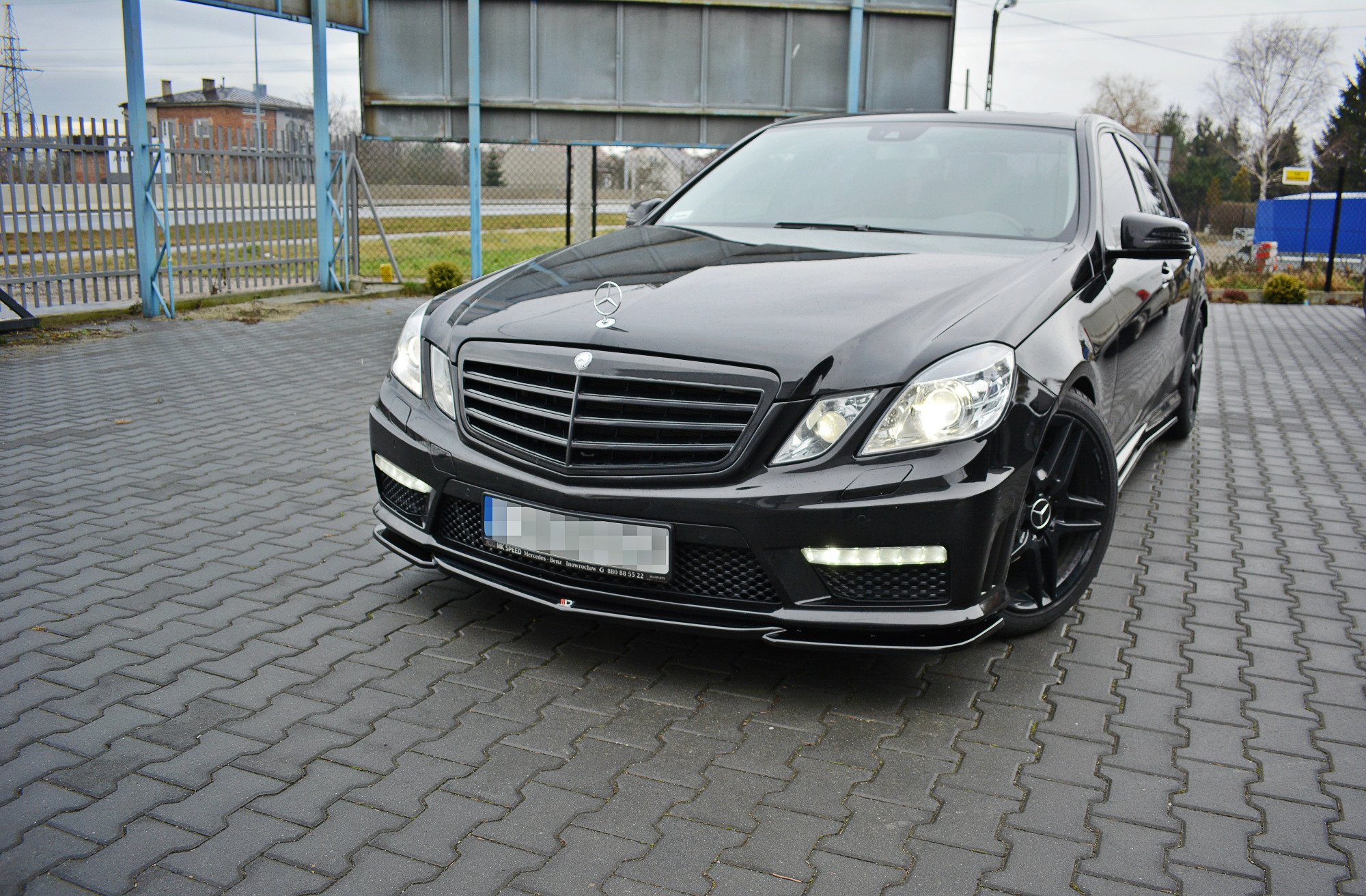 Front Ansatz V.1 für Mercedes E63 AMG W212 schwarz Hochglanz