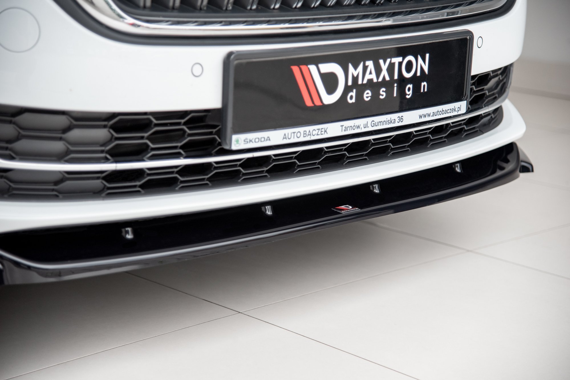 Front Ansatz V.1 für Skoda Octavia Mk4 schwarz Hochglanz