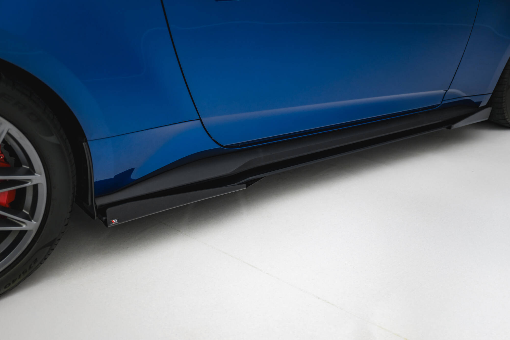 Street Pro Seitenschweller Leisten + Flaps passend für Ford Mustang Dark Horse Mk7 schwarz Hochglanz