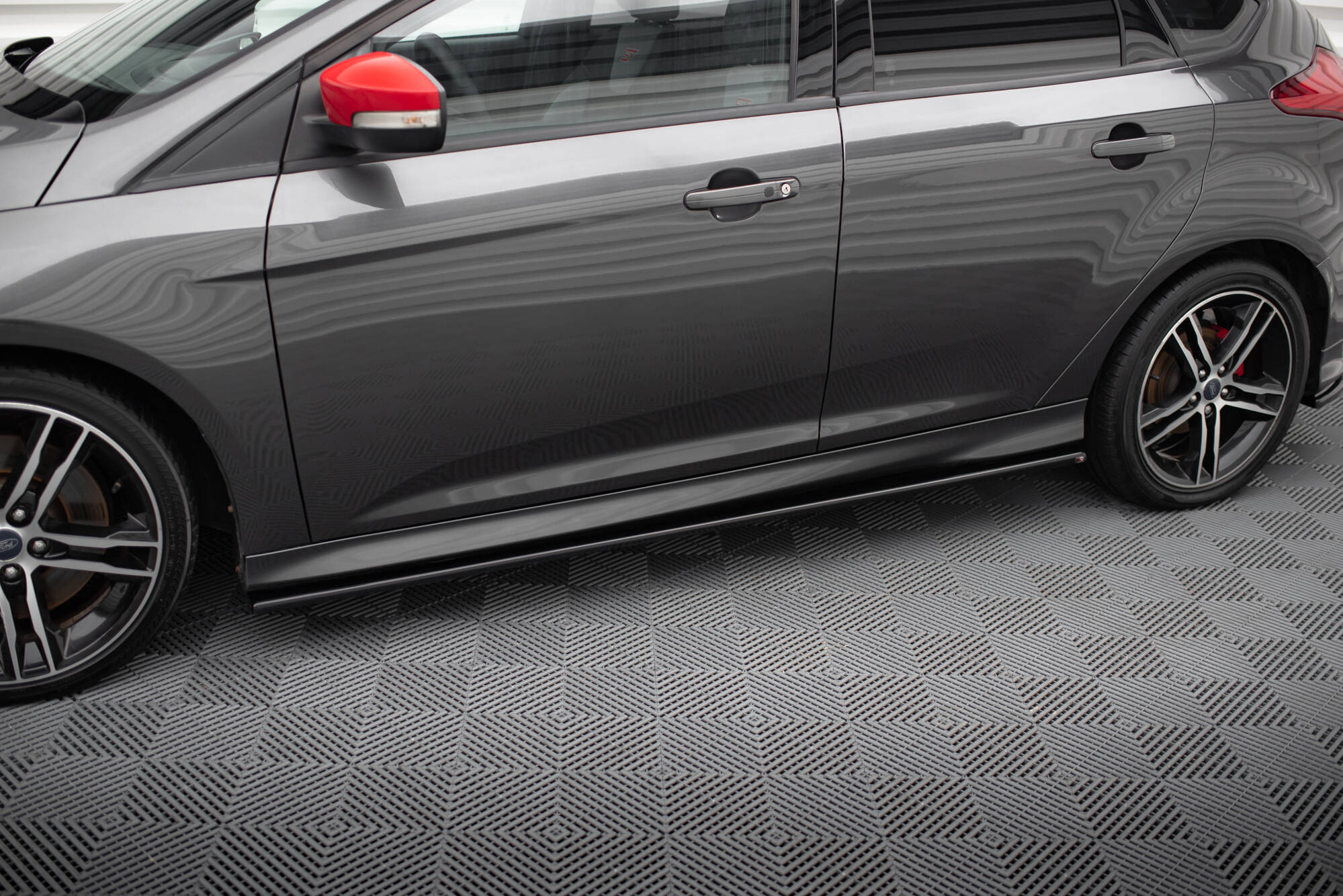 Street+ Seitenschweller Leisten passend für Ford Focus ST / ST-Line Hatchback / Kombi Mk3 / Mk3 FL schwarz Hochglanz