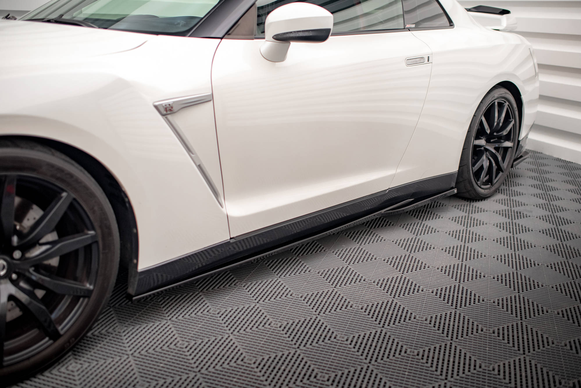 Street+ Seitenschweller Leisten passend für Nissan GTR R35 FL schwarz Hochglanz