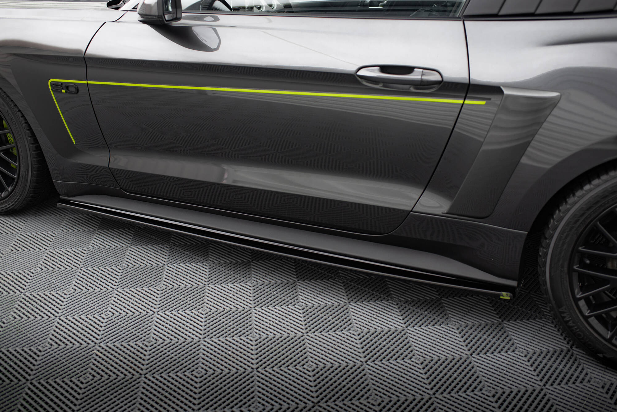 Street+ Seitenschweller Leisten passend für Ford Mustang GT Mk6 schwarz Hochglanz