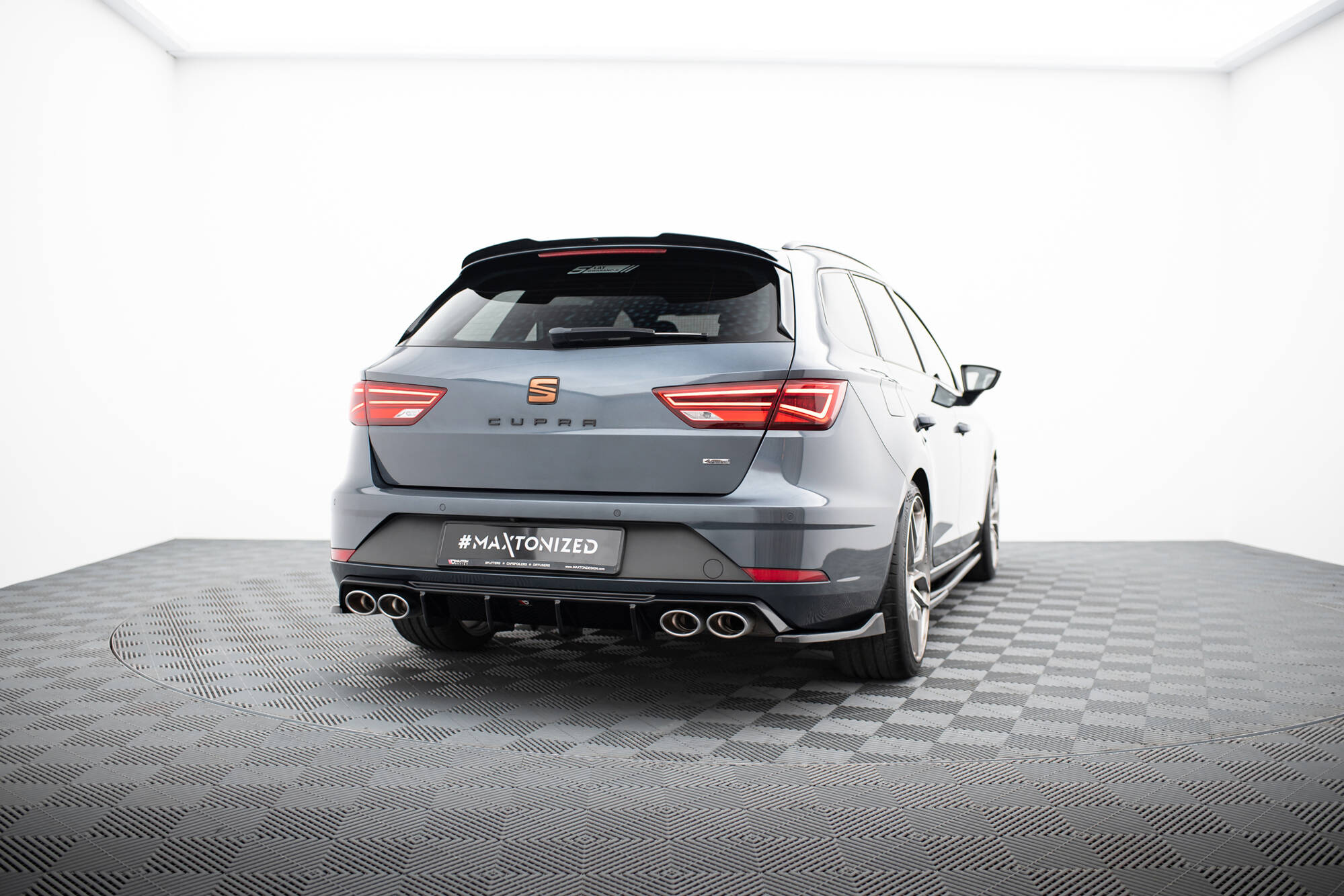 Spoiler CAP V.1 für Seat Leon Cupra ST Mk3 / Mk3 Facelift schwarz Hochglanz
