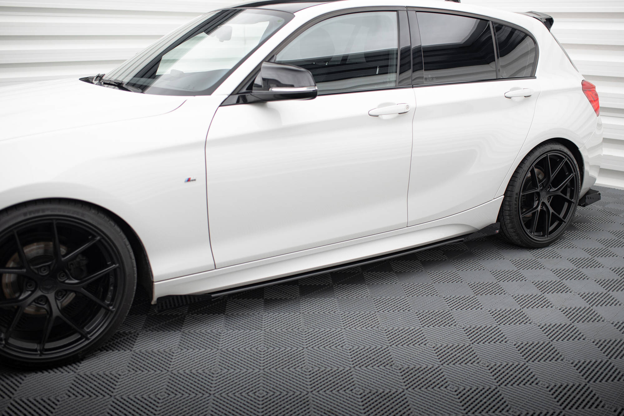 Seitenschweller Flaps passend für BMW 1er F20 M135i / M140i / M-Paket schwarz Hochglanz
