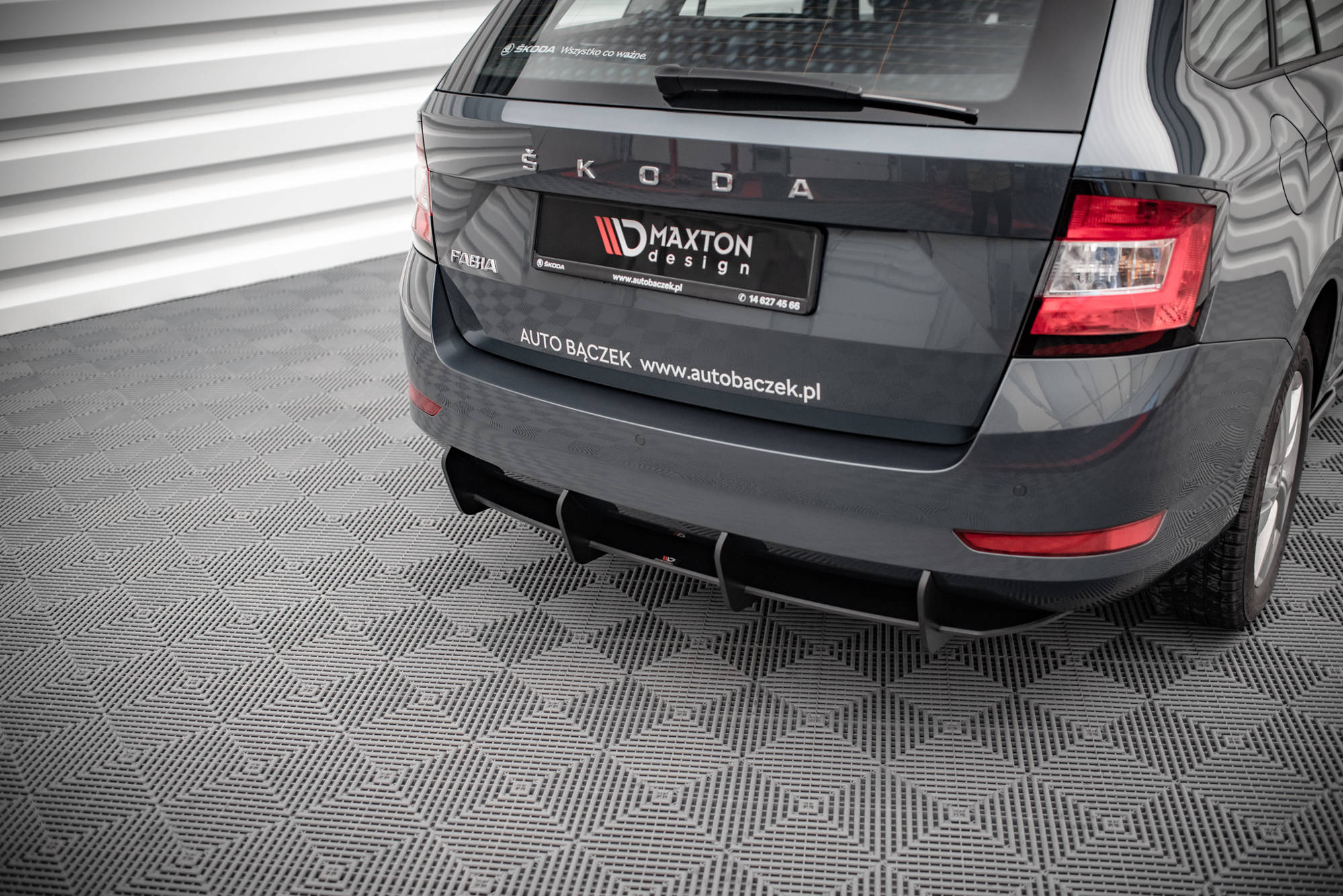 Street Pro Heckschürze Heck Ansatz Diffusor passend für Skoda Fabia Combi Mk3 FL schwarz-rot