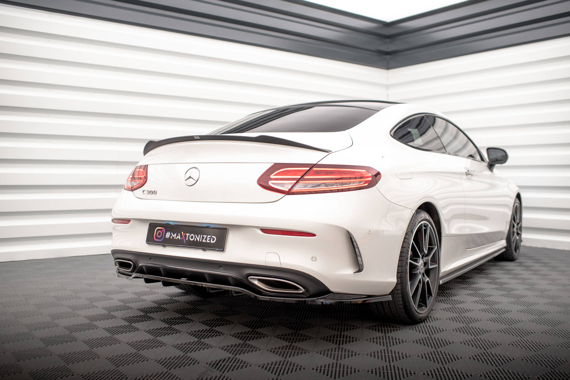 Street+ Mittlerer Diffusor RACE Heck Ansatz passend für Mercedes C Coupe AMG-Line C205 FL schwarz Hochglanz