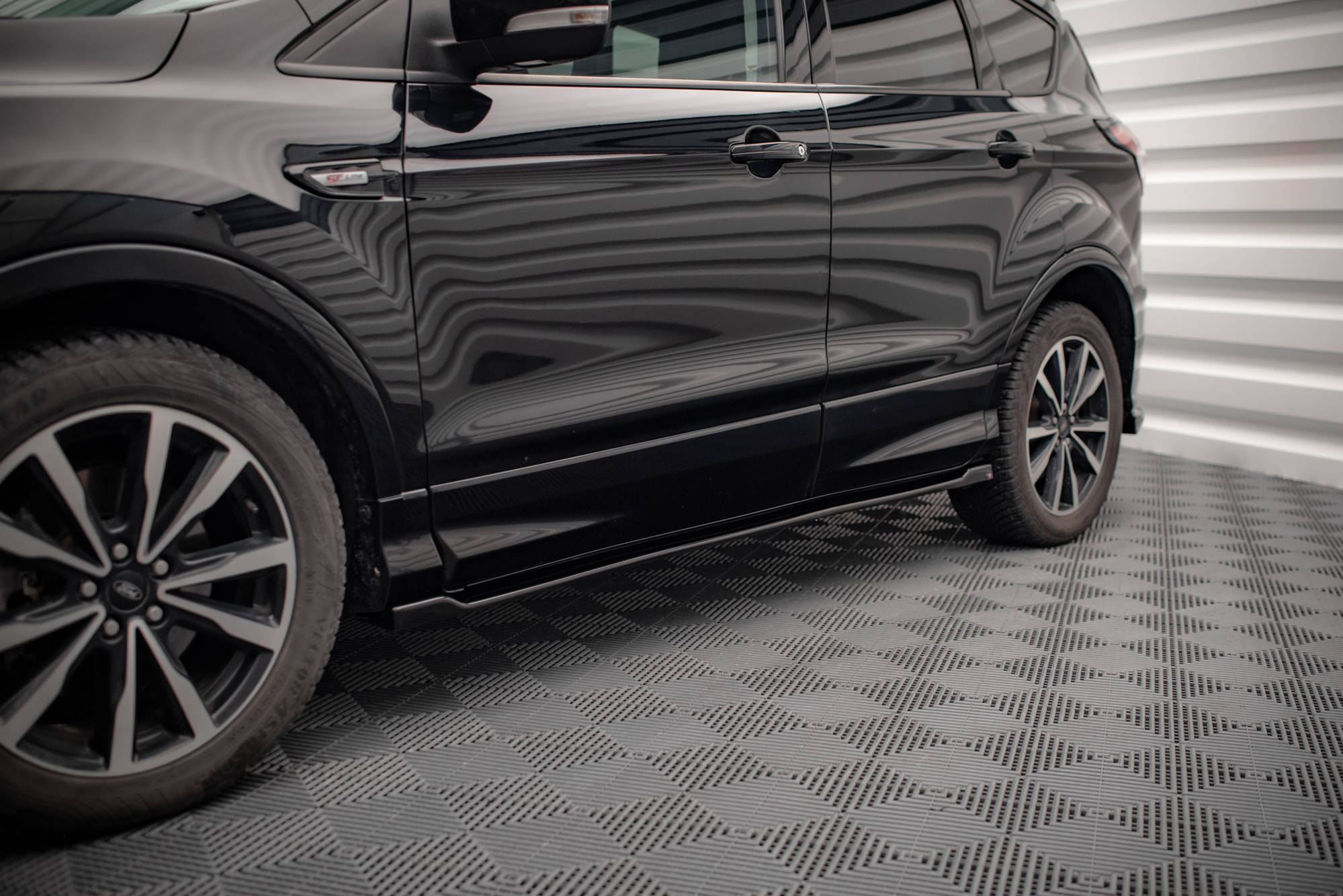 Street+ Seitenschweller Leisten passend für Ford Escape ST-Line Mk3 schwarz Hochglanz
