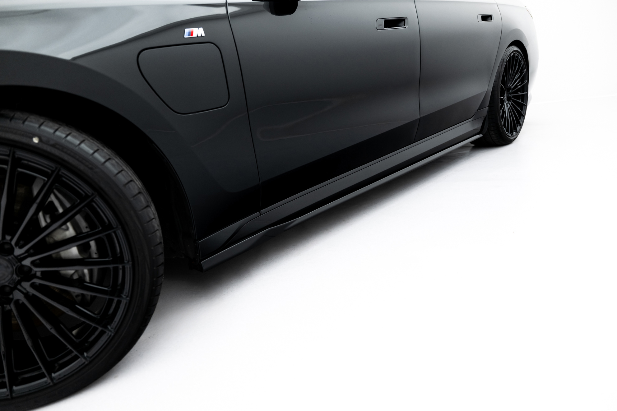Street+ Seitenschweller Leisten V.2 passend für BMW 740d xDrive M Paket / 740i xDrive M-Paket G70 schwarz Hochglanz