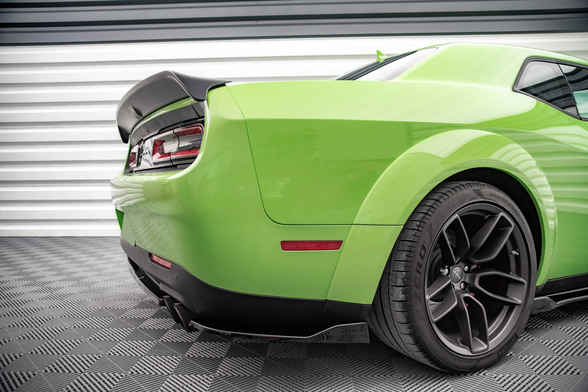 Street+ Heck Ansatz Flaps passend für Dodge Challenger SRT Hellcat Widebody Mk3 schwarz Hochglanz