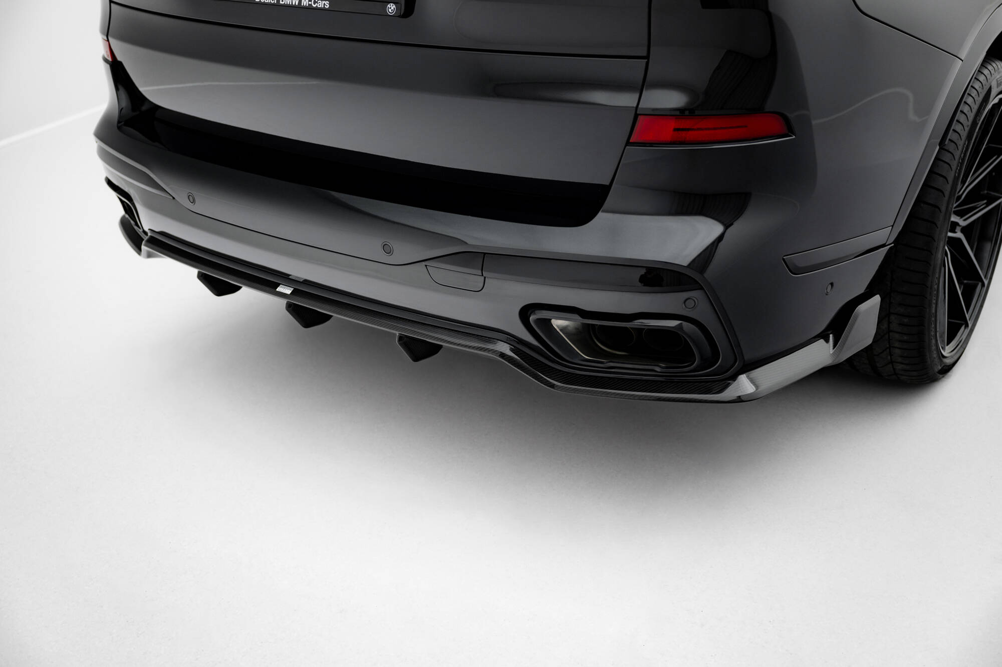 Carbon Fiber Heck Ansatz Diffusor passend für BMW X7 M-Paket G07 FL version mitout towbar