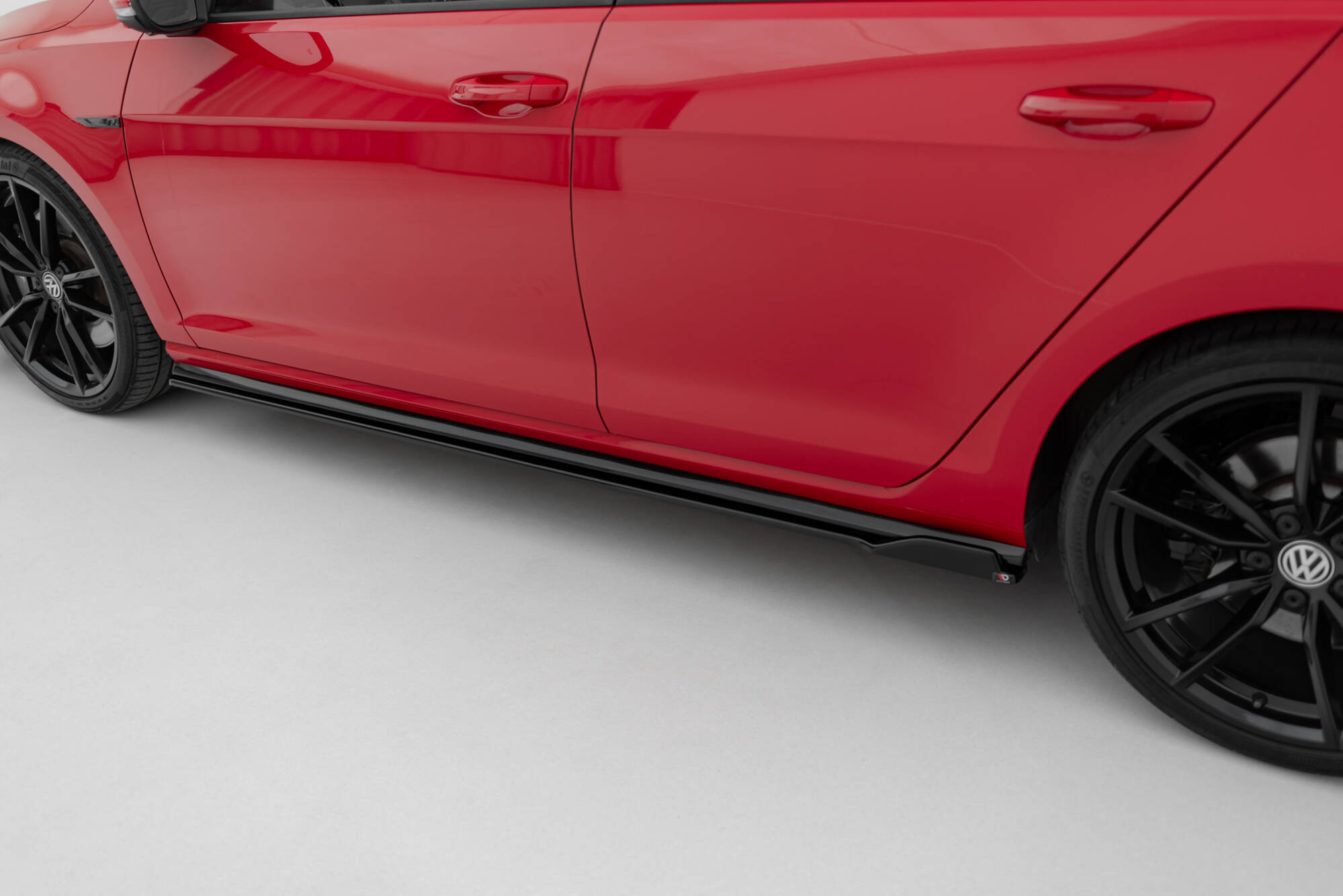 Street+ Seitenschweller Leisten V.1 passend für VW Golf R / R-Line Mk7 FL schwarz Hochglanz